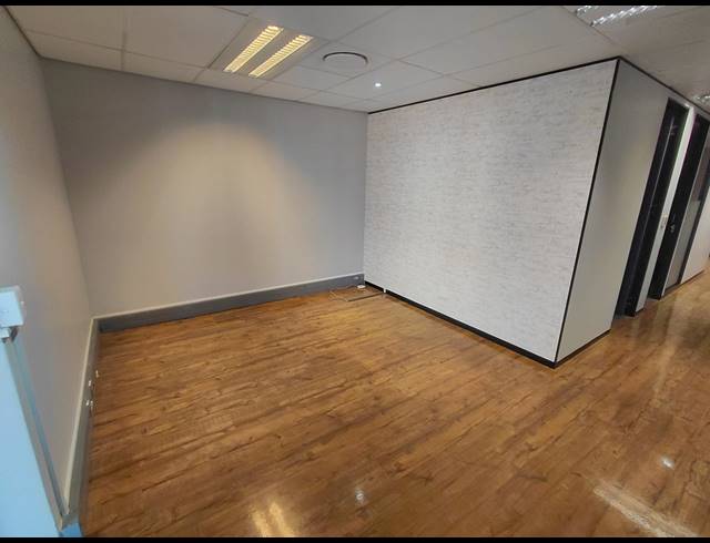 148M² OFFICE TO LET IN FOURWAYS GARDENS